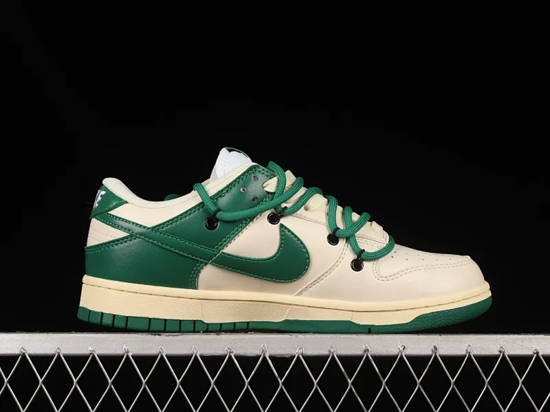 All Categories Nk SB Dunk Series Nk SB Dunk Low Low-top Sneakers Nk Dunk Low White and Green Distressed Tags Customized version of deconstructed strap casual sneakers DD1503-112